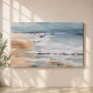 Cuadro abstracto horizontal de playa de Rodas en fotomontaje sobre pared beige de salón moderno con luz natural.