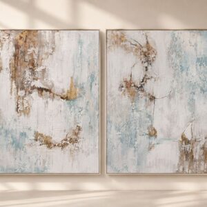 Díptico abstracto contemporáneo compuesto por dos lienzos en tonos azul hielo, blanco roto, beige suave y detalles dorados texturizados. La obra presenta formas orgánicas y pinceladas abstractas que evocan paisajes etéreos y atmósferas serenas, aportando profundidad, luminosidad y sofisticación visual. Ideal para decorar salones, dormitorios, recibidores y oficinas de estilo nórdico, costero, contemporáneo o lujo moderno, creando una sensación de calma y amplitud.