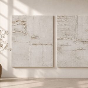 Díptico abstracto contemporáneo compuesto por dos lienzos texturizados en tonos blanco roto, beige arena y marfil. Las obras destacan por sus relieves orgánicos, acabados artesanales y composición minimalista inspirada en materiales naturales y formas arquitectónicas. Su estética serena y sofisticada aporta profundidad, luminosidad y equilibrio visual, convirtiéndose en una opción ideal para salones modernos, dormitorios, recibidores y espacios de estilo nórdico, japandi o wabi-sabi.